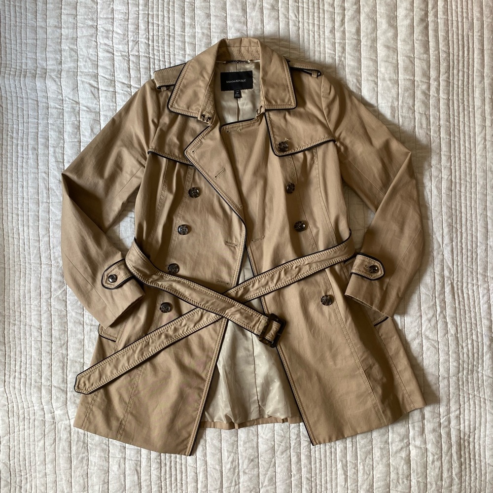 Banana Republic womens belted trench coat with black piping